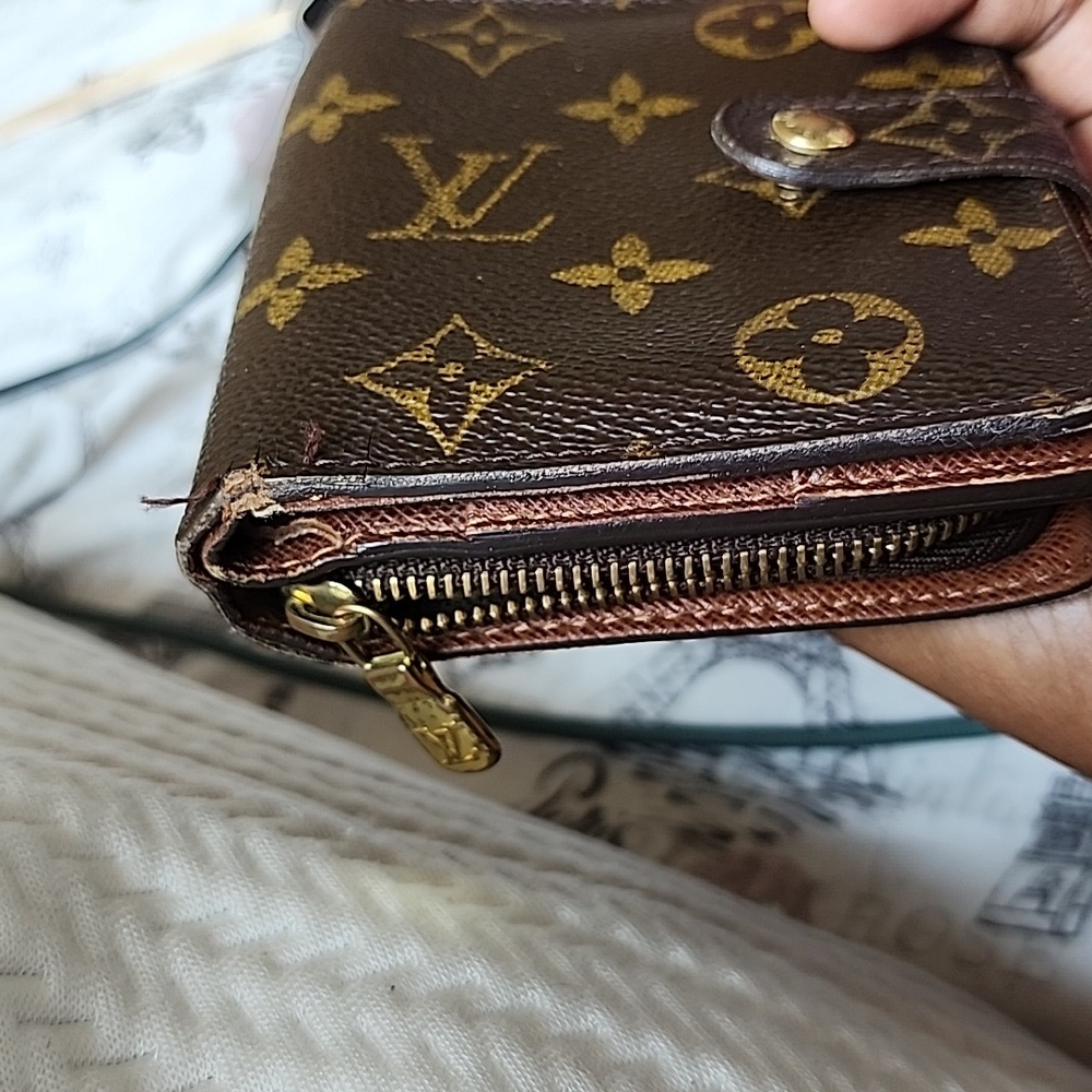 Louis Vuitton Monogram Canvas Compact Zippé Wallet - Picture 9 of 12